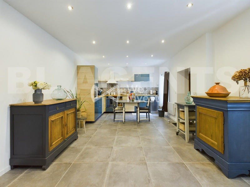 Maison - 294 m² - 9 pièces