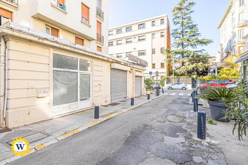 Local commercial - 16 m² - 1 pièce