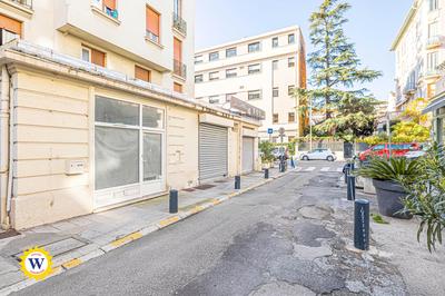 Local commercial - 16 m² - 1 pièce