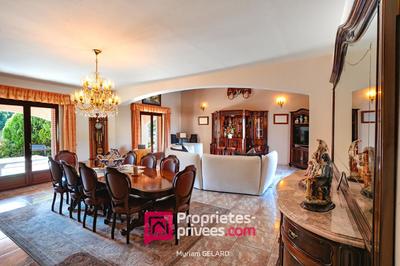 Maison - 296 m² - 8 pièces