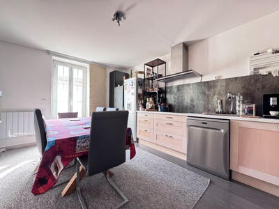Appartement - 82 m² - 3 pièces