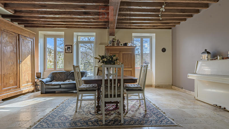 Maison - 236 m² - 7 pièces