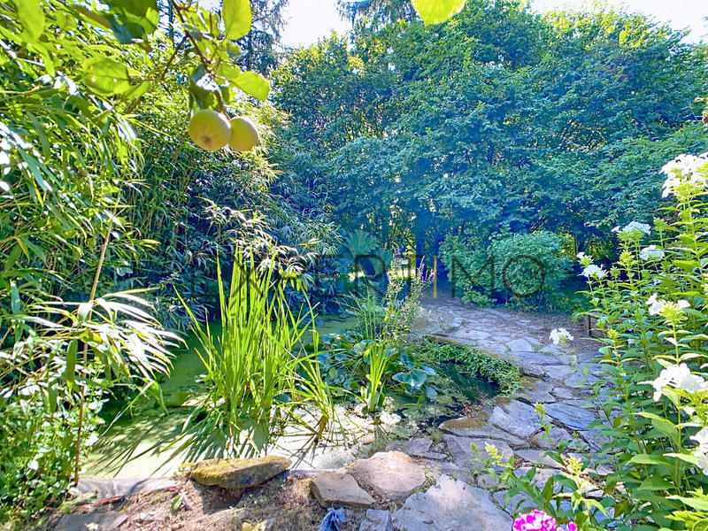 Maison - 218 m² - 9 pièces