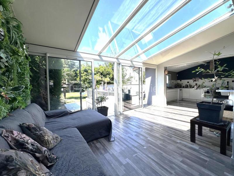 Maison - 227 m² - 7 pièces