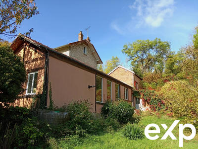 Maison - 240 m² - 8 pièces