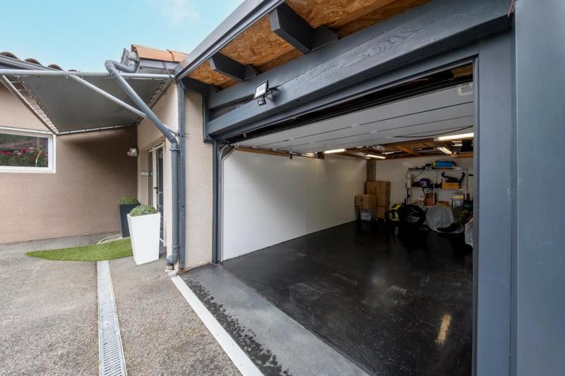 Maison - 218 m² - 8 pièces