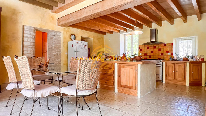 Maison - 280 m² - 6 pièces