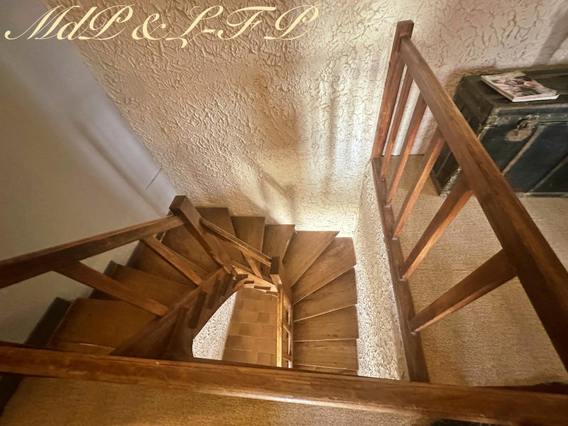 Maison - 247 m² - 9 pièces