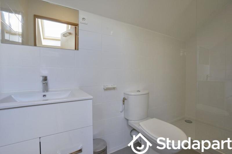 Chambre - 9 m² - 1 pièce