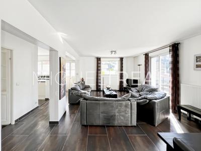 Maison - 214 m² - 8 pièces