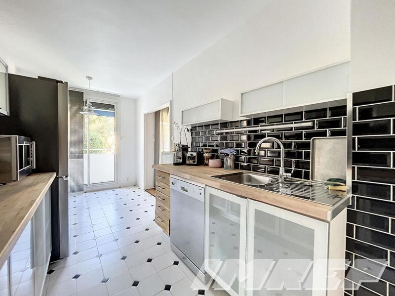 Appartement - 80 m² - 4 pièces