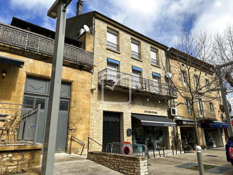 Maison - 295 m² - 11 pièces