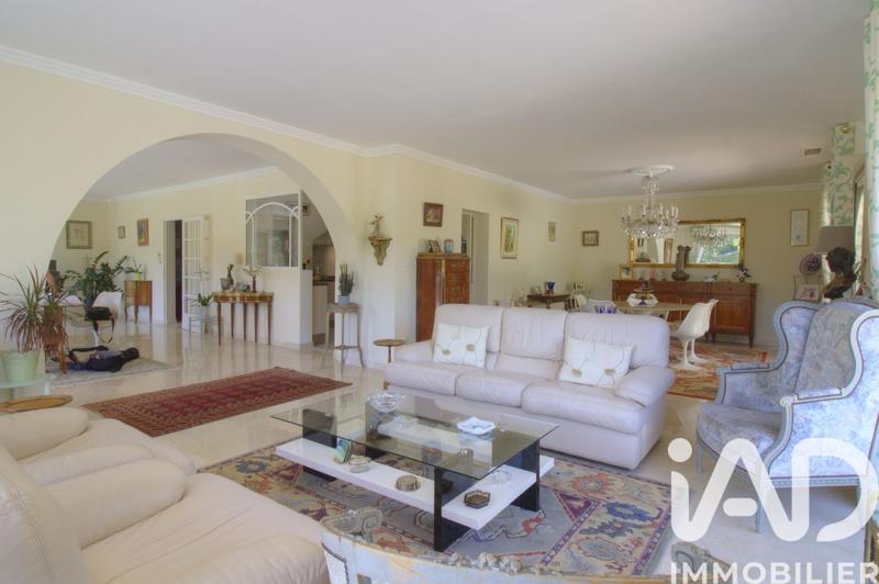 Maison - 210 m² - 7 pièces