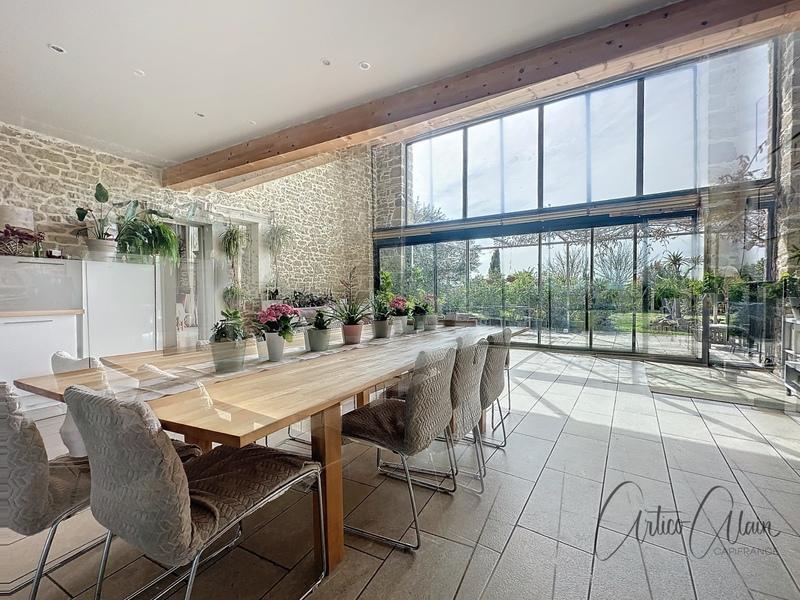 Maison en pierre - 676 m² - 11 pièces