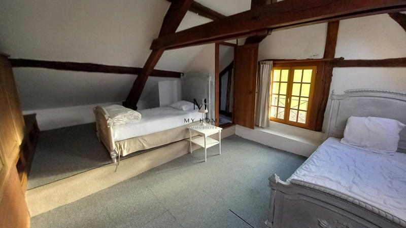 Maison - 320 m² - 18 pièces