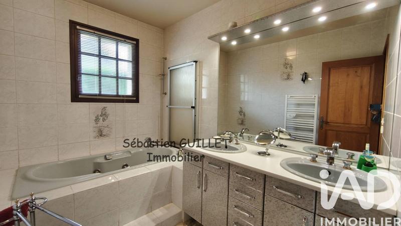 Maison - 248 m² - 12 pièces