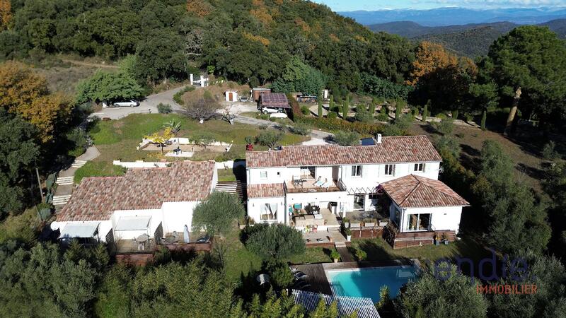 Maison - 320 m² - 12 pièces