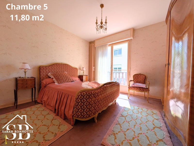 Maison - 334 m² - 10 pièces