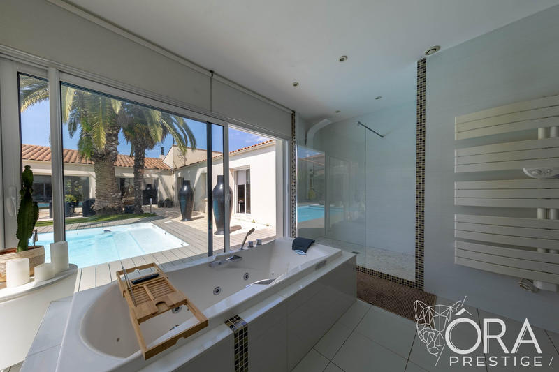 Maison contemporaine - 274 m² - 7 pièces