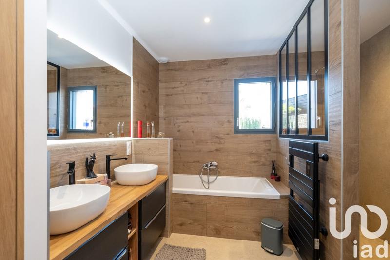 Maison - 244 m² - 8 pièces