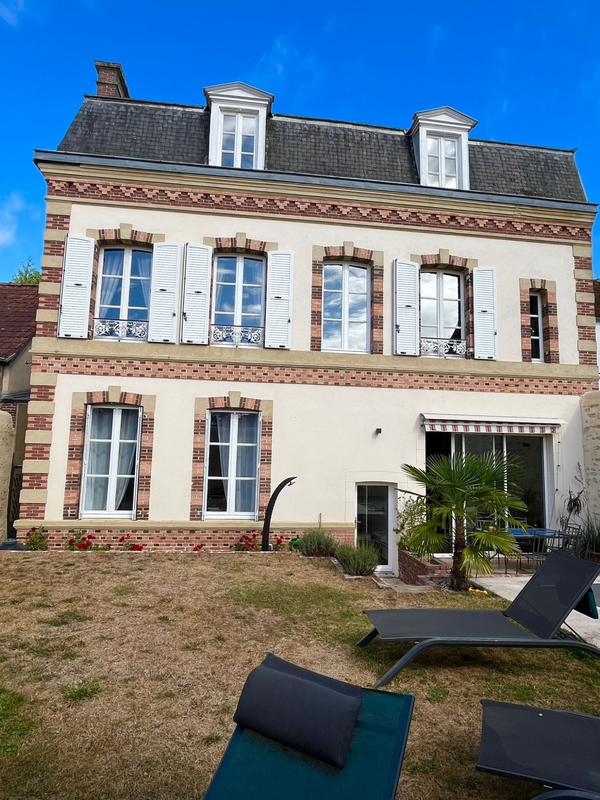 Maison ancienne - 240 m² - 9 pièces