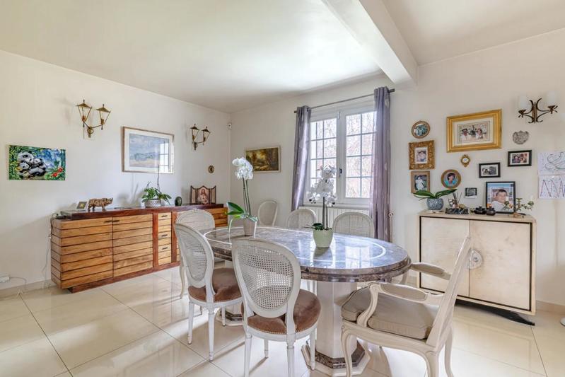 Maison - 220 m² - 7 pièces