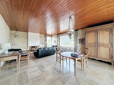 Maison - 234 m² - 7 pièces