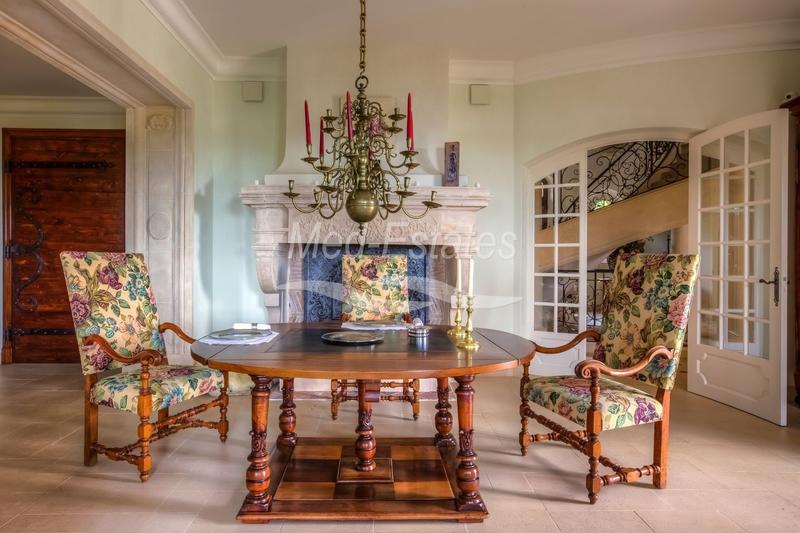 Demeure - 863 m² - 12 pièces