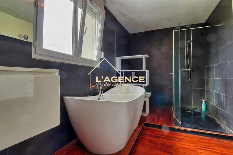 Maison - 400 m² - 10 pièces