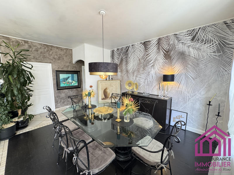 Villa - 233 m² - 6 pièces