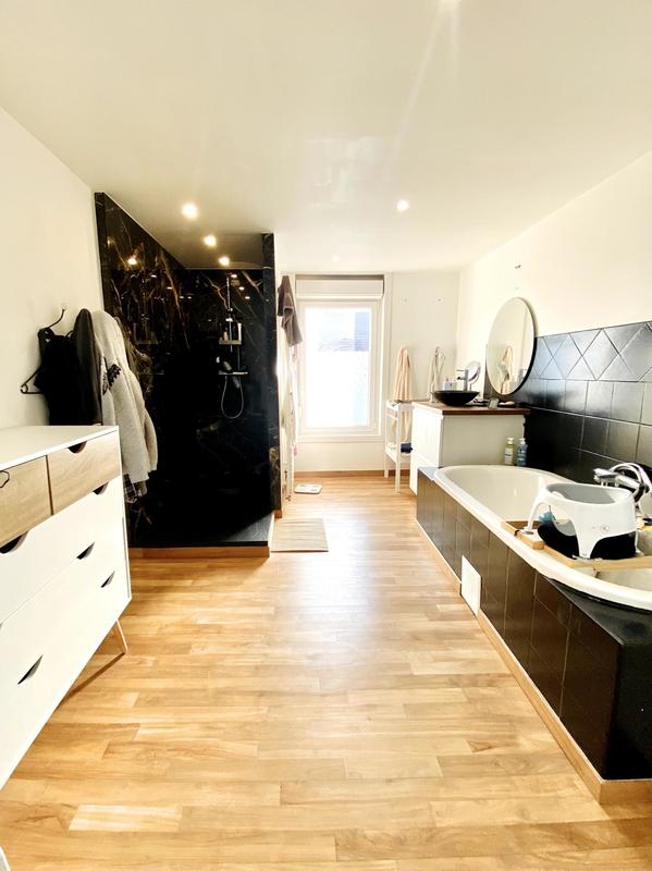 Maison - 204 m² - 7 pièces