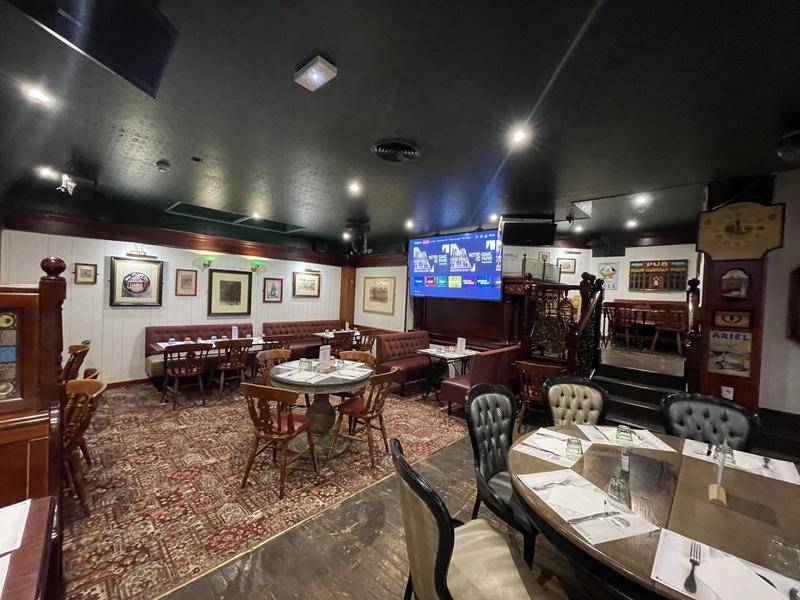 Magasins - 1 161 m² - 9 pièces