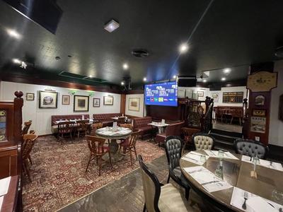 Magasins - 1 161 m² - 9 pièces