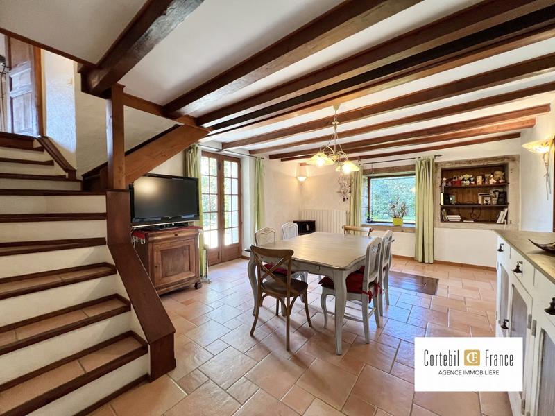 Maison - 270 m² - 5 pièces