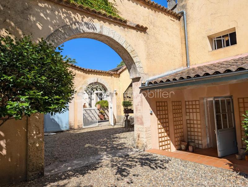 Maison - 296 m² - 9 pièces