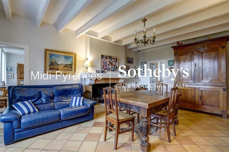 Maison - 393 m² - 10 pièces