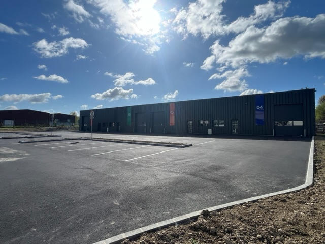 Local d'activité / Entrepôt - 1 000 m²