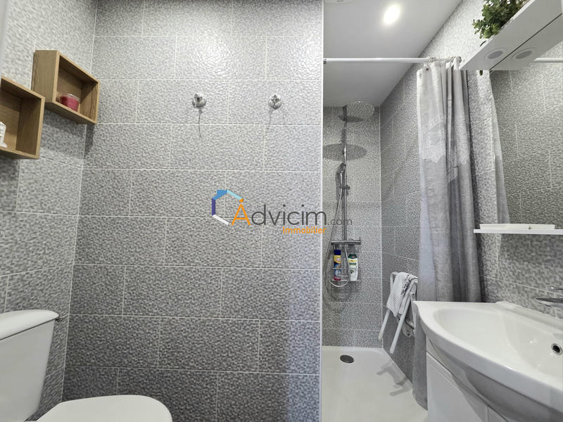 Maison - 233 m² - 8 pièces