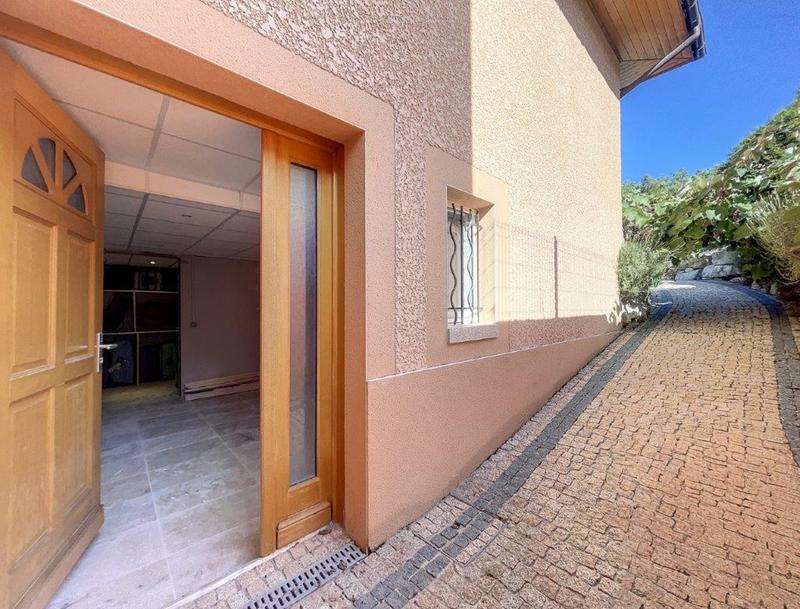 Maison - 284 m² - 7 pièces