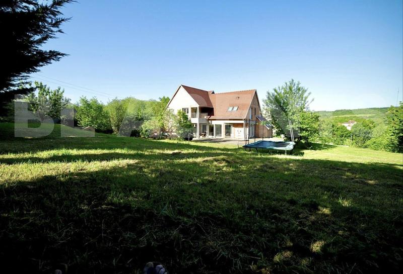 Maison - 222 m² - 8 pièces