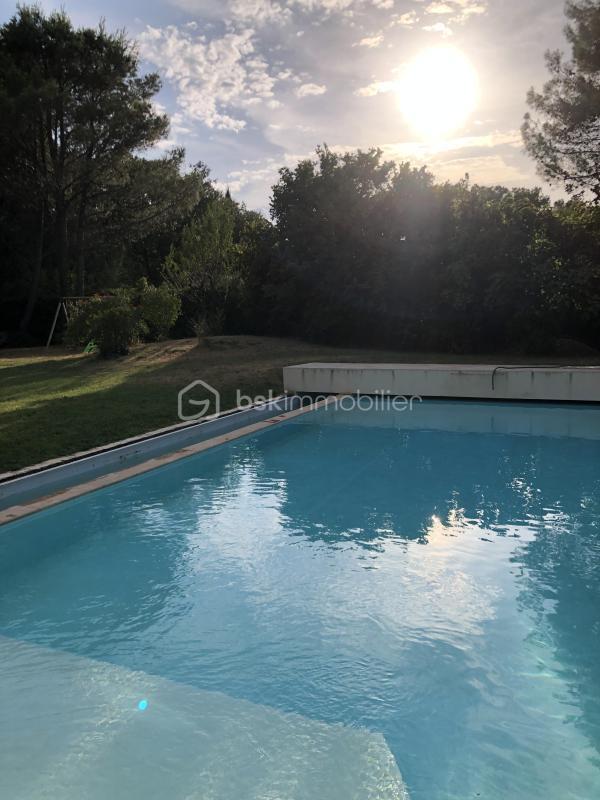 Maison traditionnelle - 240 m² - 10 pièces