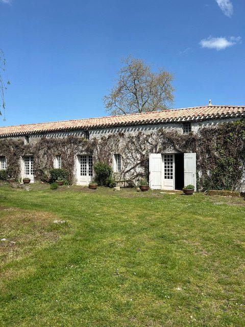 Maison - 800 m² - 30 pièces