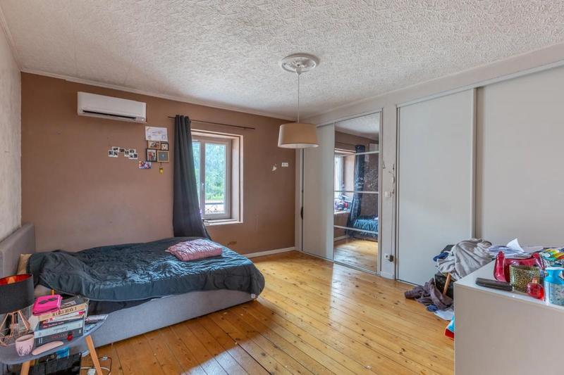 Maison - 237 m² - 7 pièces