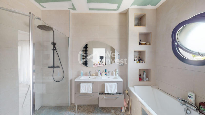 Villa - 235 m² - 6 pièces