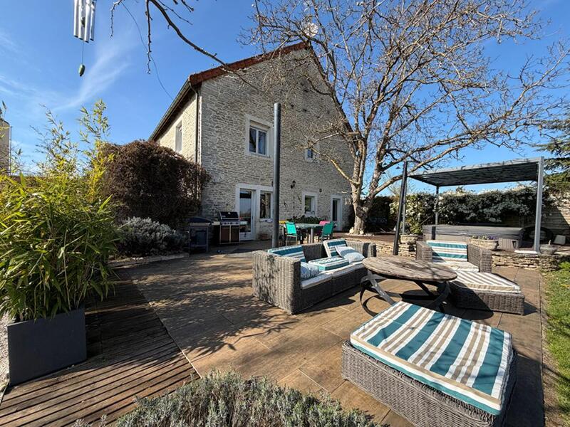 Maison - 257 m² - 8 pièces