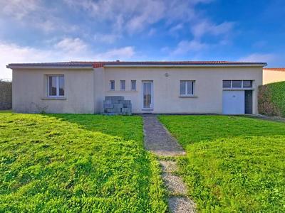 Maison traditionnelle - 99 m² - 4 pièces