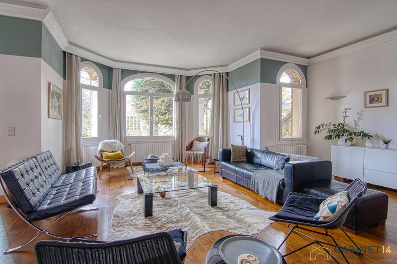 Maison - 342 m² - 9 pièces