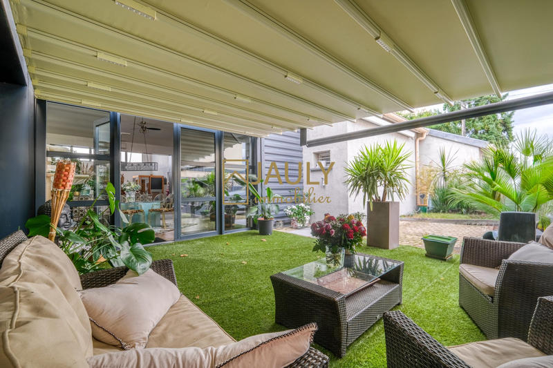 Maison contemporaine - 328 m² - 8 pièces