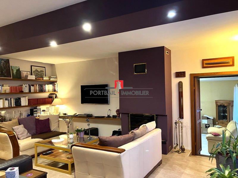 Maison - 220 m² - 6 pièces