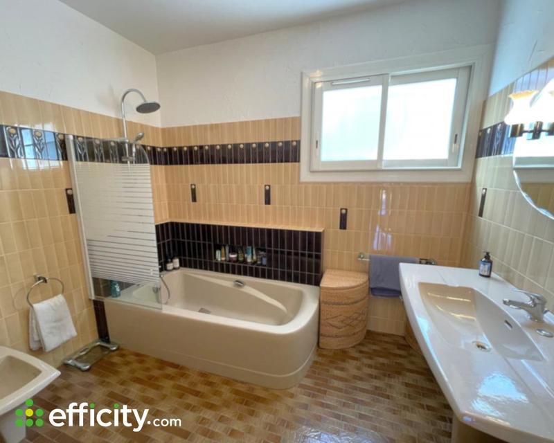 Maison - 230 m² - 11 pièces